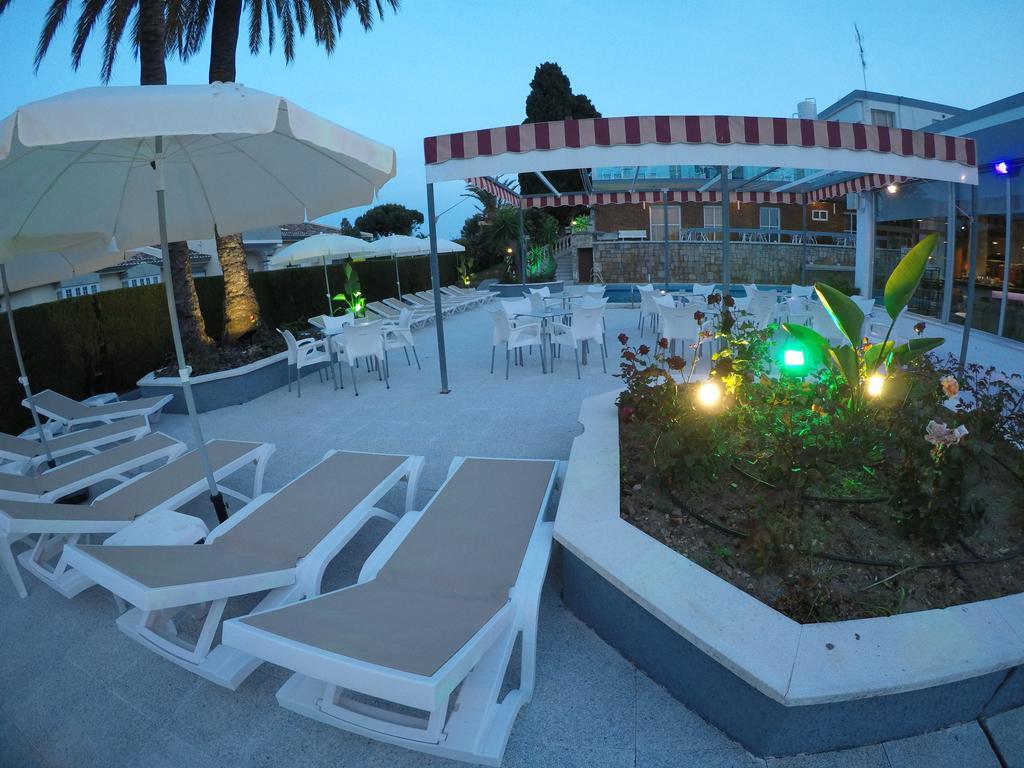 Hotel Complejo Los Rosales Torremolinos Exterior photo