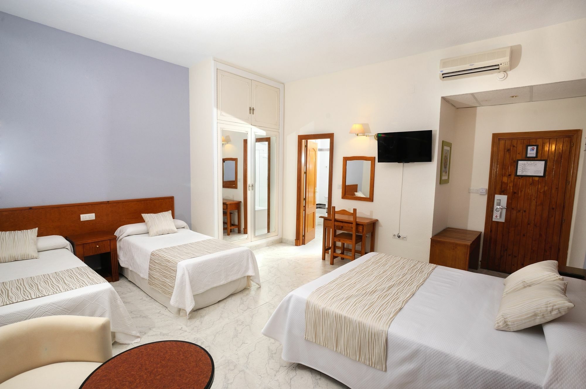 Hotel Complejo Los Rosales Torremolinos Exterior photo